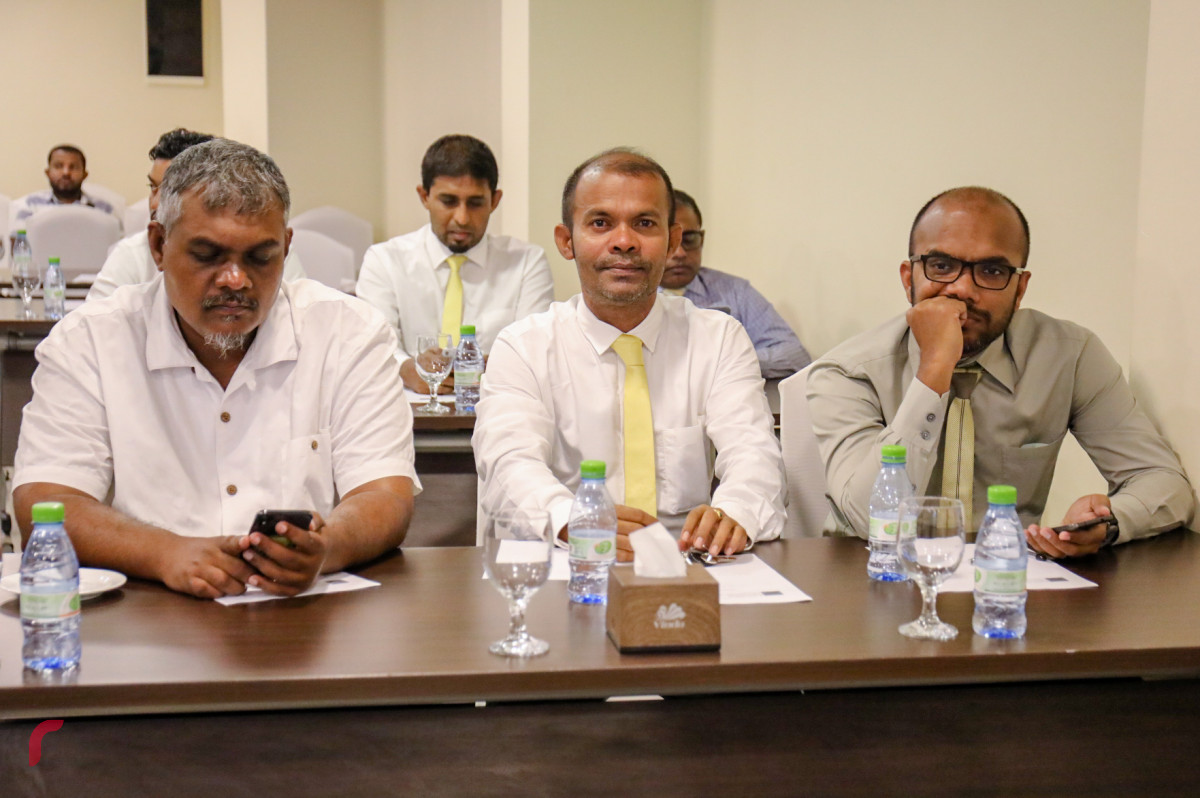 އޯގަސްޓް 26، 2018: އެމްޑިޕީގެ 165 ވަނަ ގައުމީ މަޖިލީހުގެ ތެރެއިން، 165ވަނަ ގައުމީ މަޖިލީހުގައި ރައީސް އަބްދުﷲ ޔާމީންގެ ވެރިކަމުގައި ވަގަށް ނަގާފައިވާ ކަމަށް ތުހުމަތު ކުރެވޭ ދައުލަތުގެ ފައިސާ އާއި މުދާ، ގުޅިފައިވާ ޕާޓީތަކުގެ ވެރިކަމެއްގައި ހޯދުމަށް ކުރަންޖެހޭ މަސައްކަތަށް ކުރުމަށް ވަނީ ގަރާރެއް ހުށަހަޅައި ފާސްކޮށްފައިއެވެ.