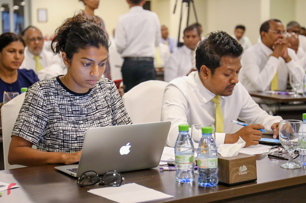 އޯގަސްޓް 26، 2018: އެމްޑިޕީގެ 165 ވަނަ ގައުމީ މަޖިލީހުގެ ތެރެއިން، 165ވަނަ ގައުމީ މަޖިލީހުގައި ރައީސް އަބްދުﷲ ޔާމީންގެ ވެރިކަމުގައި ވަގަށް ނަގާފައިވާ ކަމަށް ތުހުމަތު ކުރެވޭ ދައުލަތުގެ ފައިސާ އާއި މުދާ، ގުޅިފައިވާ ޕާޓީތަކުގެ ވެރިކަމެއްގައި ހޯދުމަށް ކުރަންޖެހޭ މަސައްކަތަށް ކުރުމަށް ވަނީ ގަރާރެއް ހުށަހަޅައި ފާސްކޮށްފައިއެވެ.