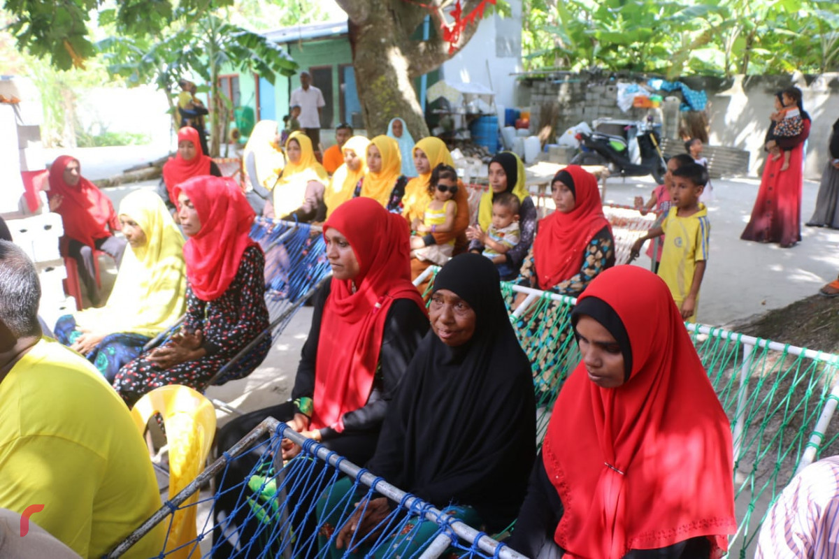 އޯގަސްޓް 27، 2018 : ގުޅިފައިވާ ޕާޓީތަކުގެ ރަނިންްމޭޓް ފައިސަލް ނަސީމް ށ އަތޮޅަށް ކުރައްވަމުން ގެންދަވާ ކެމްޕެއިން ދަތުރުފުޅުގައި ށ. ނަރުދޫއަށް ވަޑައިގެން އެ ރަށުގެ ރައްޔިތުންނާ ބައްދަލު ކުރައްވަނީ