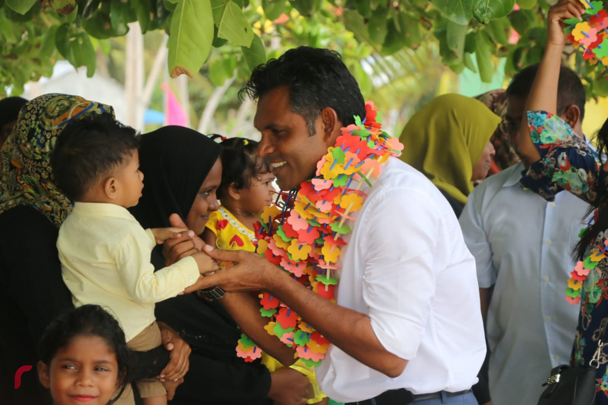 އޯގަސްޓް 27، 2018 : ގުޅިފައިވާ ޕާޓީތަކުގެ ރަނިންްމޭޓް ފައިސަލް ނަސީމް ށ އަތޮޅަށް ކުރައްވަމުން ގެންދަވާ ކެމްޕެއިން ދަތުރުފުޅުގައި ށ. މާއުނގޫދޫއަށް ވަޑައިގަތުމުން ފައިސަލްއަށް މަރުހަބާ ދަންނަވަނީ