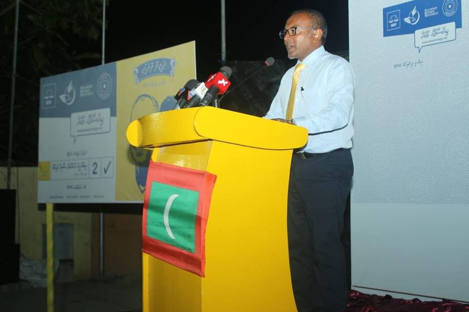 ހަސަން ލަތީފް ބ. ދަރަވަންދޫގައި ވާހަކަފުޅު ދައްކަވަނީ