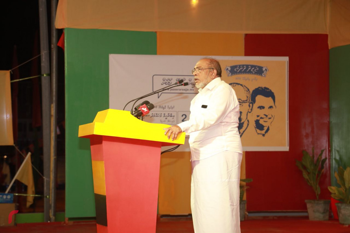 ސެޕްޓެމްބަރު 1، 2018: ގުޅިފައިވާ އިއްތިހާދުން އިންތިޒާމްކޮށްގެން ގދ ގައްދޫގައި ބޭއްވި ޖަލްސާގައި ގައްދޫ ދާއިރާގެ ކުރީގެ މަޖިލިސް މެމްބަރު ޒާހިރު އާދަމް ވާހަކަފުޅު ދައްކަވަނީ