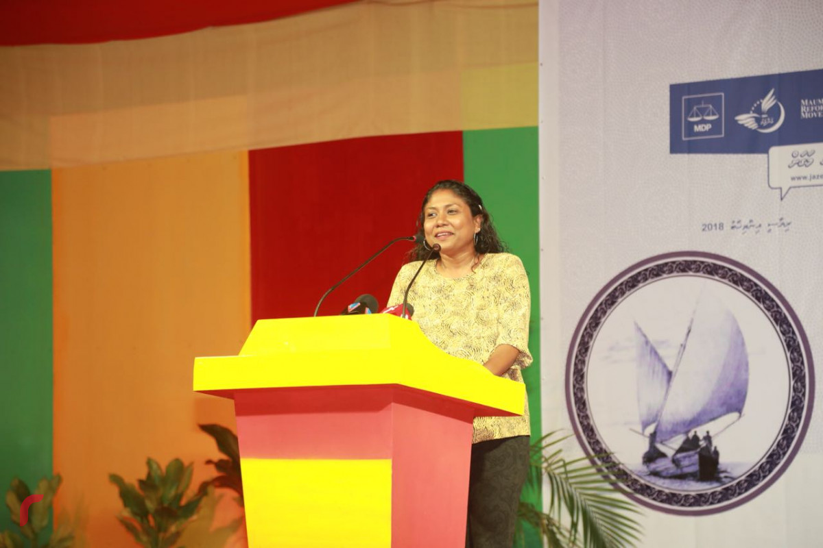 ސެޕްޓެމްބަރު 1، 2018: ގުޅިފައިވާ އިއްތިހާދުން އިންތިޒާމްކޮށްގެން ގދ ގައްދޫގައި ބޭއްވި ޖަލްސާގައި އެމްޑީޕީގެ ލީގަލް ޑިރެކްޓަރު ހިސާން ހުސައިން ވާހަކަފުޅު ދައްކަވަނީ