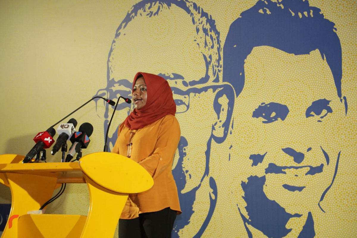 ސެޕްޓެމްބަރު 2، 2018 : ގުޅިފައިވާ އިއްތިހާދުން ގއ ވިލިނގިލީގައި ބޭއްވި ޖަލްސާގައި އެމްޑީޕީ ތިނަދޫ ދެކުނު ދާއިރާގެ ރައީސާ ޒިފްލީނާ ހަސަން ވާހަކަފުޅު ދައްކަވަނީ.