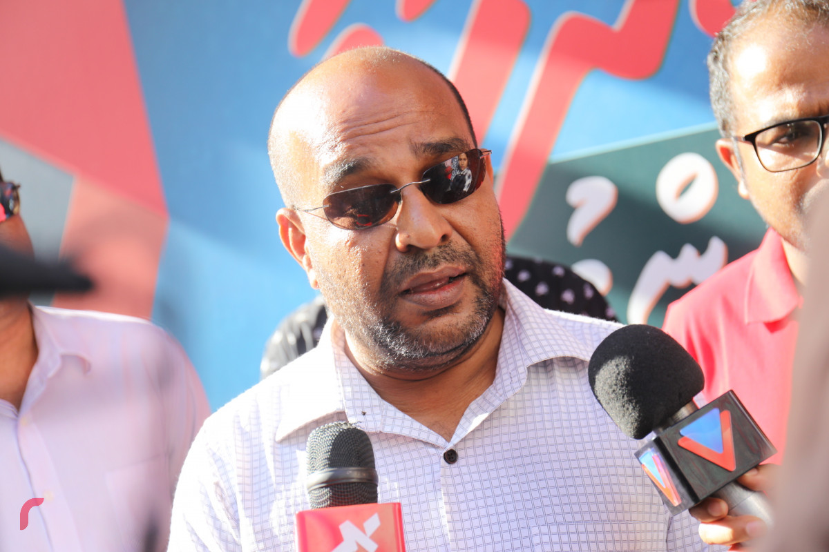 ސެޕްޓެމްބަރު 4، 2018: ބްރޯޑްކާސްޓިން ކޮމިޝަނުން ރާއްޖެޓީވީ ދެ މިލިއަން ރުފިޔާވިން ޖޫރިމަނާކޮށްފައިވުމާއެކު ހުޅުވާފައިވާ "އަބުރުފުޅު ފަންޑް" އަށް ވީމިޑިއާއިން ވަނީ އެހީތެރިކަން ފޯރުކޮށްދިނުމުގެ ތެރެއިން ވީމީޑިއާގެ ފަރާތުން އިމާދު ލަތީފް ވާހަކަ ދައްކަވަނީއެވެ. މީގެކުރިން ބްރޯޑްކޮމްއިން ވަނީ ވީމީޑިއާވެސް ޖޫރިމަނާކޮށްފައެވެ.