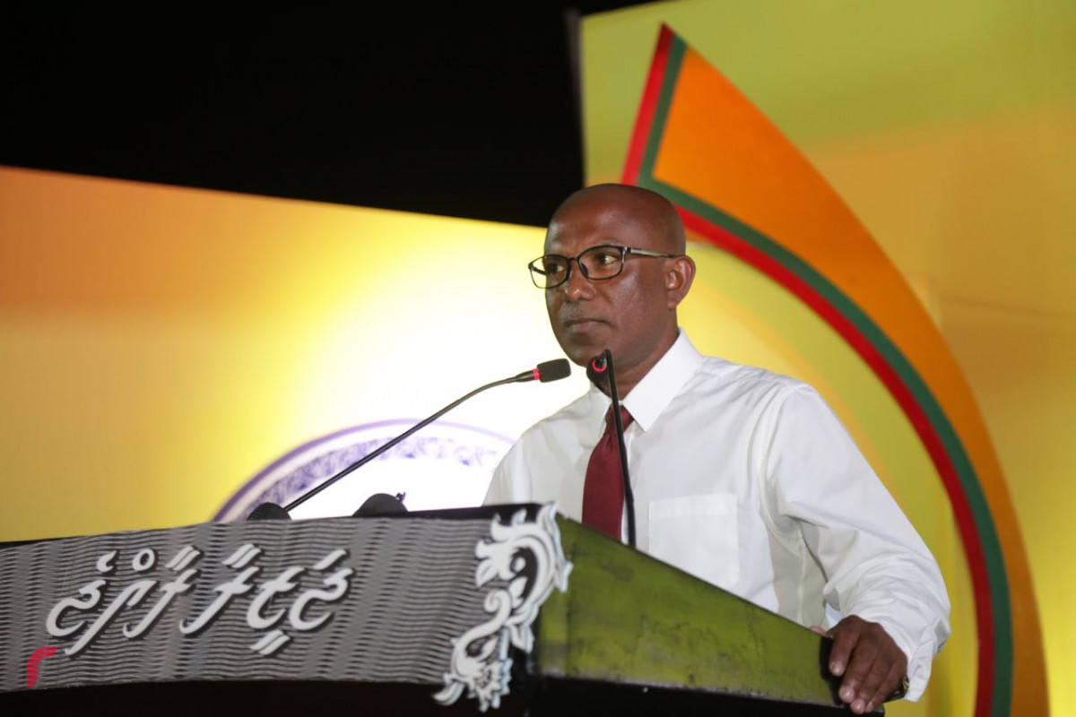 ސެޕްޓެމްބަރު 6، 2018: ގުޅިފައިވާ އިއްތިހާދުން ރިޔާސީ އިންތިހާބަށް ތައްޔާރުވުމުގެ ގޮތުން ހއ ދިއްދޫގައި ބޭއްވި ކެމްޕެއިން ޖަލްސާގައި ޖުމްހޫރީ ޕާޓީގެ ސެކެޓްރީ ޖެނެރަލް އަހްމަދު ސަމީރު ވާހަކަފުޅު ދައްކަވަނީ