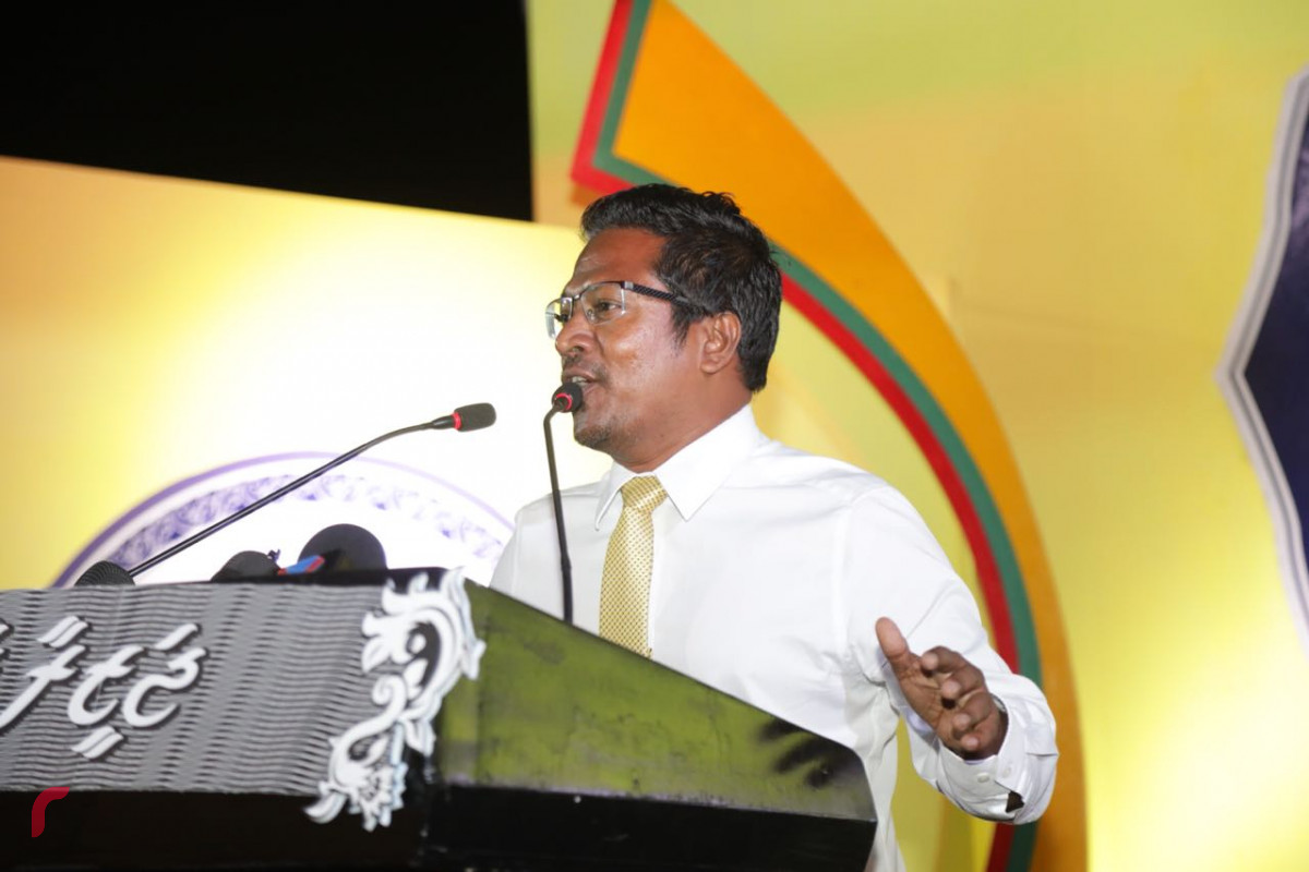 ސެޕްޓެމްބަރު 6، 2018: ގުޅިފައިވާ އިއްތިހާދުން ރިޔާސީ އިންތިހާބަށް ތައްޔާރުވުމުގެ ގޮތުން ހއ ދިއްދޫގައި ބޭއްވި ކެމްޕެއިން ޖަލްސާގައި އެމްޑީޕީގެ ސްޕޯކްސް ޕާސަން އިމްތިޔާޒް ފަހުމީ ވާހަކަފުޅު ދައްކަވަނީ