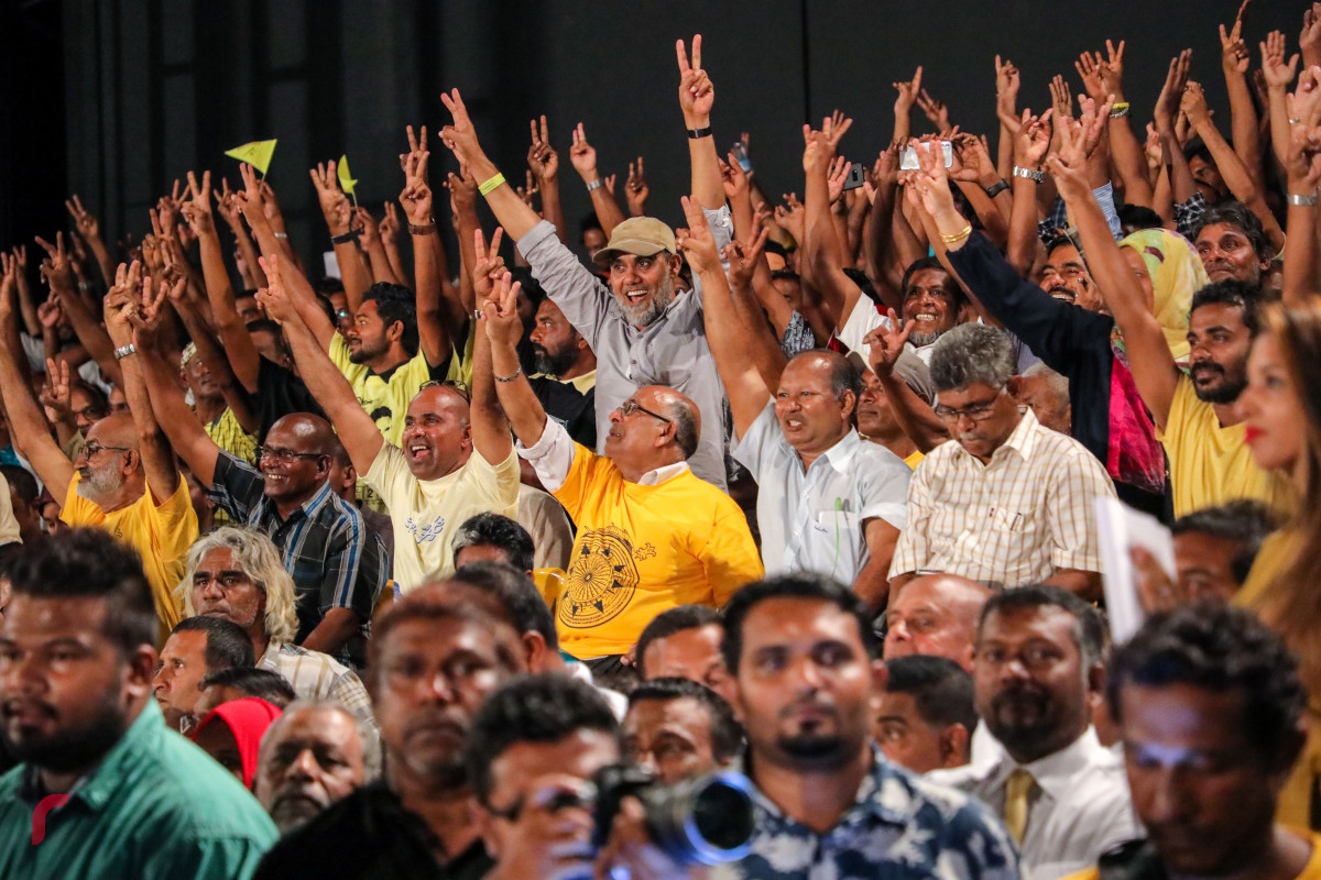 ސެޕްޓެމްބަރު 8، 2018: "އިންސާފުގެ މަގަށް" ނަމުގައި ގުޅިފައިވާ ޕާޓީތަކުން ހޮނިހިރު ދުވަހުގެ ރޭ ކާނިވާ ސަރަހައްދުގައި ބޭއްވި ޖަލްސާގެ ތެރެއިން -- ފޮޓޯ: މުހައްމަދު ޝަރުހާން/ ރާއްޖެ އެމްވީ