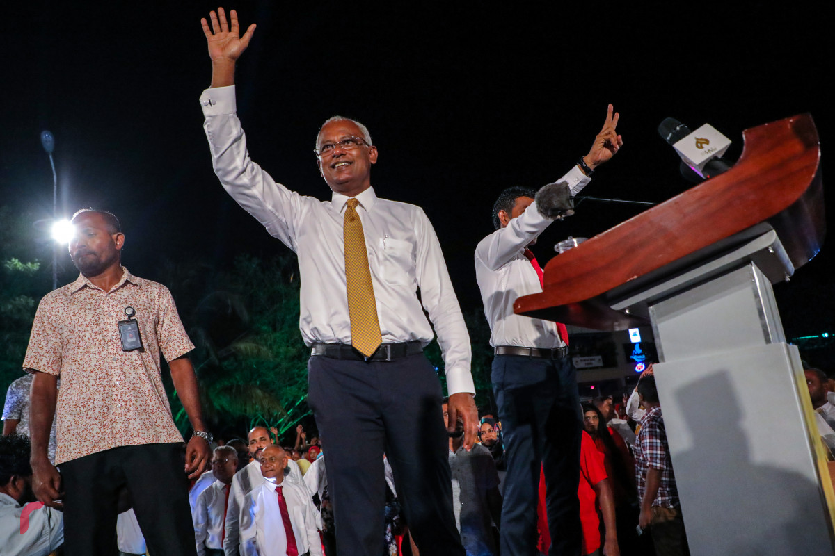 ކެމްޕެއިން ޖަލްސާއެއްގެ ތެރޭގަައި އިބްރާހިމް މުހައްމަދު ސޯލިހް