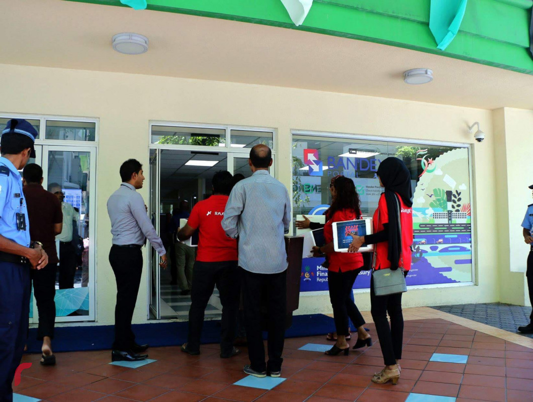 ސެޕްޓެމްބަރު 9، 2018: ގައުމީ ސަލާމަތަށް ނުރައްކާވުމާއި ރައީސް އަބްދުﷲ ޔާމީންގެ އަބުރުފުޅު ގެއްލޭފަދަ ކޮންޓެންޓެއް ގެނެސްދިން ކަމަށް ބުނެ، ރާއްޖެޓީވީ ދެ މިލިއަން ރުފިޔާގެ ޖޫރިމަނާ ކުރުމާއި ގުޅިގެން އެ ފައިސާ މީރާއާއި ހަވާލުކުރަނީ. މިހާތަނަށް ރާއްޖެ ޓީވީ 4 ފަހަރެއްގެ މަތިން ޖޫރިމަނާކޮށްފައިވާއިރު ޖޫރިނަމަ ކުރި އަދަދު 3.7 މިލިއަންއަށް އަރާ