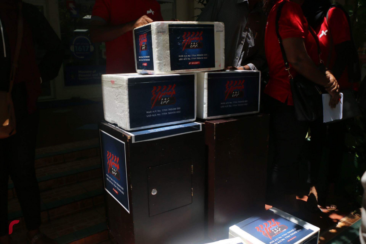 ސެޕްޓެމްބަރު 9، 2018: ގައުމީ ސަލާމަތަށް ނުރައްކާވުމާއި ރައީސް އަބްދުﷲ ޔާމީންގެ އަބުރުފުޅު ގެއްލޭފަދަ ކޮންޓެންޓެއް ގެނެސްދިން ކަމަށް ބުނެ، ރާއްޖެޓީވީ ދެ މިލިއަން ރުފިޔާގެ ޖޫރިމަނާ ކުރުމާއި ގުޅިގެން އެ ފައިސާ މީރާއާއި ހަވާލުކުރަނީ. މިހާތަނަށް ރާއްޖެ ޓީވީ 4 ފަހަރެއްގެ މަތިން ޖޫރިމަނާކޮށްފައިވާއިރު ޖޫރިނަމަ ކުރި އަދަދު 3.7 މިލިއަންއަށް އަރާ