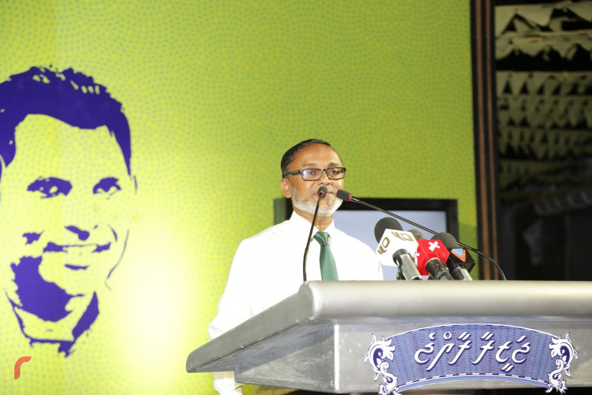 ސެޕްޓެމްބަރު 10، 2018 : ގުޅިފައިވާ އިއްތިހާދުން އިންތިޒާމްކޮށްގެން ނ. ވެލިދޫގައި ބޭއްވި ޖަލްސާގައި އަދާލަތު ޕާޓީގެ މެމްބަރު އަހްމަދު ފާރޫގް ވާހަކަފުޅު ދައްކަވަނީ