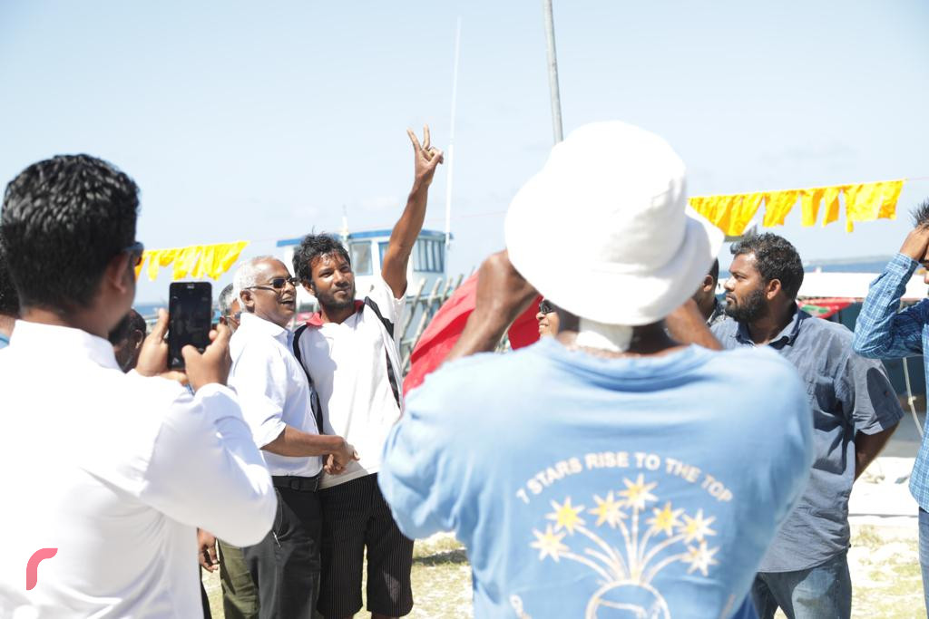 ސެޕްޓެމްބަރު 12، 2018 : އިއްތިހާދުގެ ރިޔާސީ ކެންޑިޑޭޓް އިބްރާހިމް މުހައްމަދު ސޯލިހު ށ. ފީވަކަށް ވަޑައިގަތުމުން މަރުހަބާ ދަންނަވަނީ