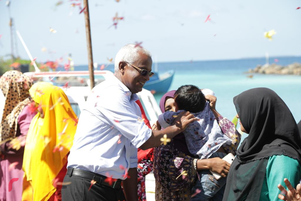 ސެޕްޓެމްބަރު 12، 2018 : އިއްތިހާދުގެ ރިޔާސީ ކެންޑިޑޭޓް އިބްރާހިމް މުހައްމަދު ސޯލިހު ށ. ފީވަކަށް ވަޑައިގަތުމުން މަރުހަބާ ދަންނަވަނީ