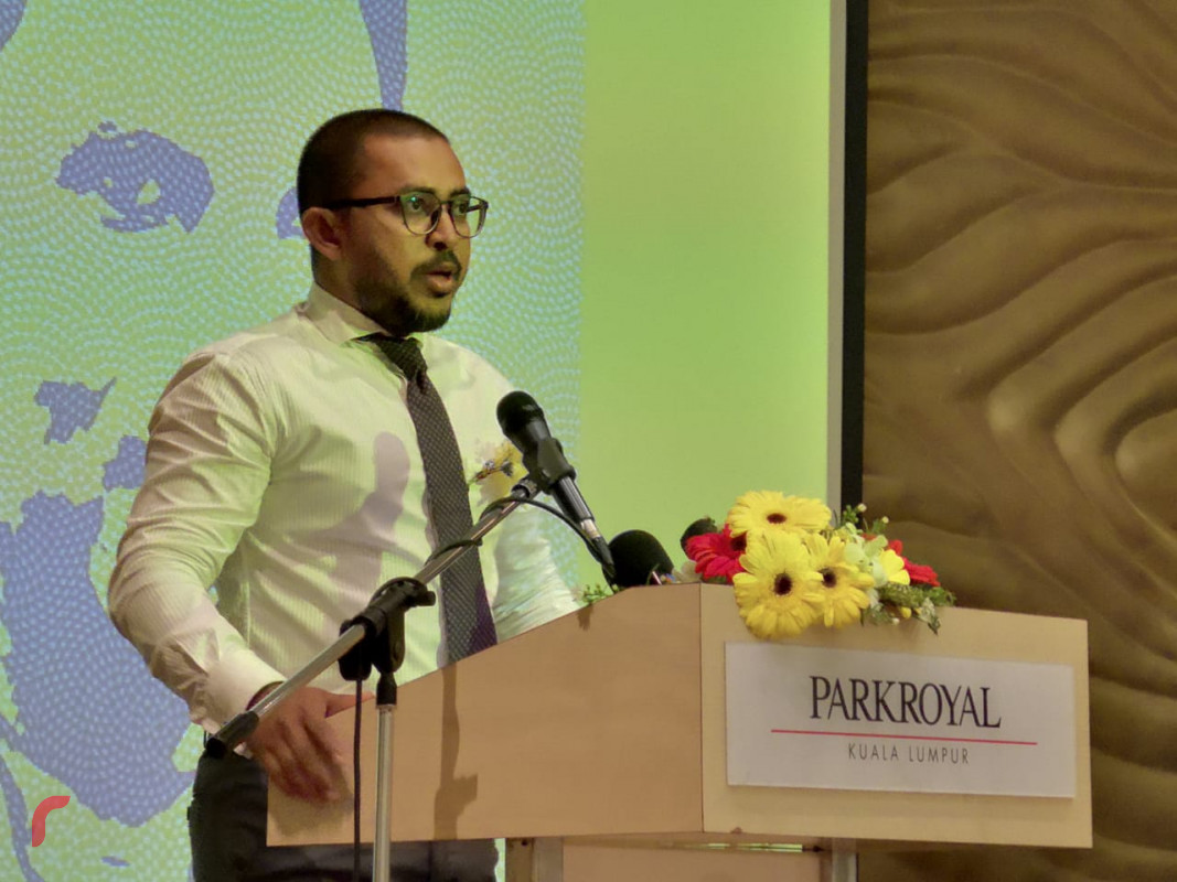 ސެޕްޓެމްބަރު  14، 2018: ރަނިން މޭޓް ފައިސަލް މެލޭޝިއާގައި ދިރިއުޅޭ ދިވެހިންނާ ބައްދަލުކުރަން ބޭއްވި ހަފުލާގައި މަޑުއްވަރީ ދާއިރާގެ މެމްބަރު މުހައްމަދު އަމީތު ވާހަކަ ދައްކަވަނީ