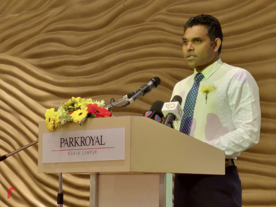 ސެޕްޓެމްބަރު  14، 2018: މެލޭޝިއާގައި ދިރިއުޅޭ ދިވެހިންނާ ބައްދަލުކުރަން ބޭއްވި ހަފުލާގައި ރަނިން މޭޓް ފައިސަލް ނަސީމް ވާހަކަ ދައްކަވަނީ