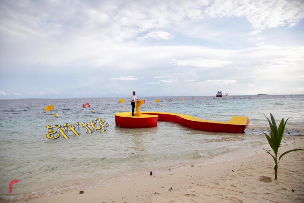 ފީއަލީ މޫދުގައި ހަދާފައިވާ ސްޓޭޖް