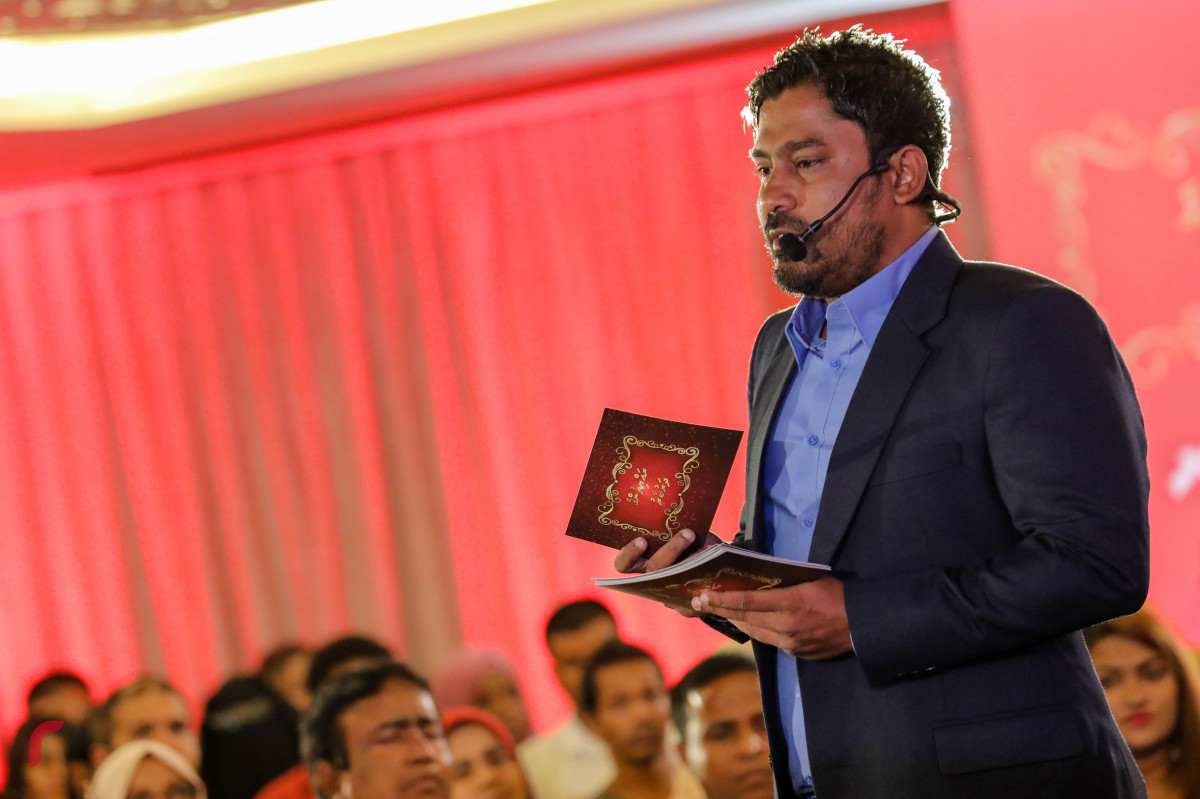 ސެޕްޓެމްބަރު 18، 2018: ރާއްޖެ ޓީވީން އިންތިޒާމުކޮށްގެން ހޮޓެލް ޖެންގައި ބޭއްވި ރައްޔިތުންގެ ދަރުބާރު މިފަހަރު ވެސް ހުށަހަޅައި ދިނީ އަހްމަދު ފައިރޫޒު -- ފޮޓޯ: މުހައްމަދު ޝަރުހާން / ރާއްޖެ އެމްވީ