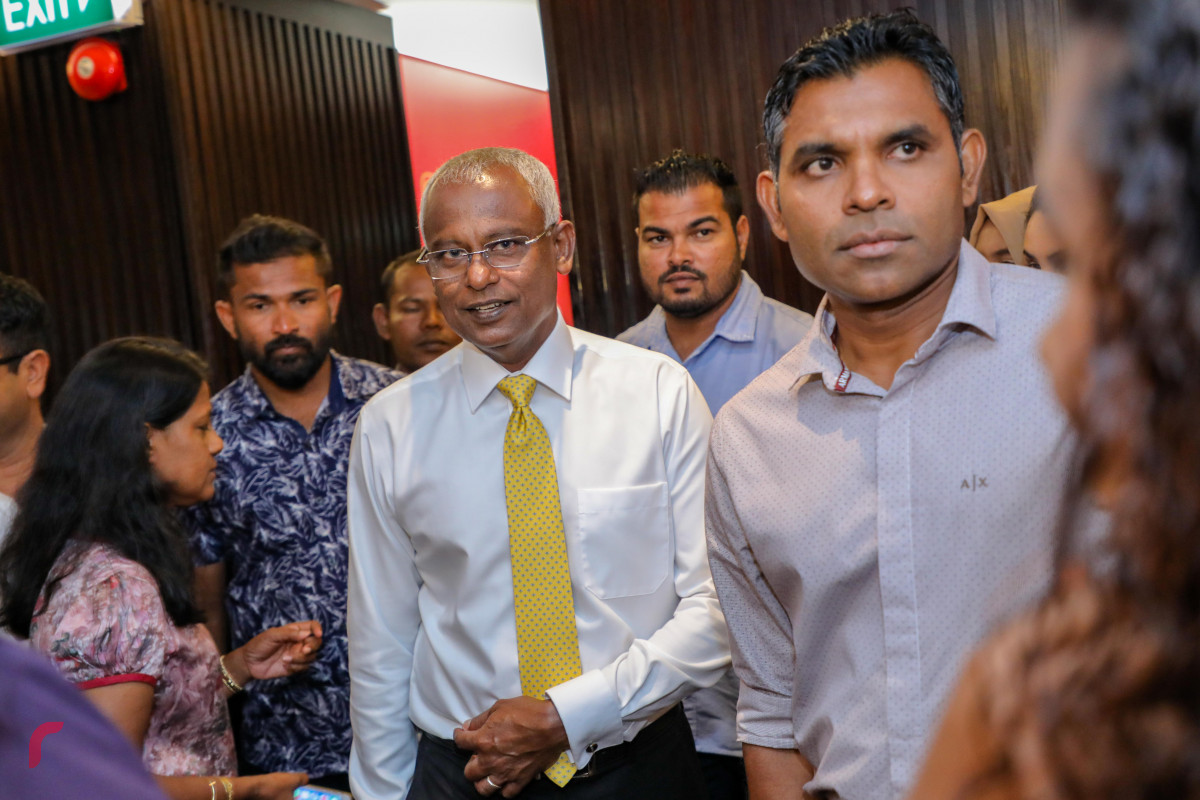 ސެޕްޓެމްބަރު 18، 2018: ރާއްޖެ ޓީވީން އިންތިޒާމުކޮށްގެން ހޮޓެލް ޖެންގައި ބޭއްވި ރައްޔިތުންގެ ދަރުބާރުގައި އިބްރާހިމް މުހައްމަދު ސޯލިހާއި ރަނިންމޭޓް ފައިސަލް ނަސީމް -- ފޮޓޯ: މުހައްމަދު ޝަރުހާން / ރާއްޖެ އެމްވީ