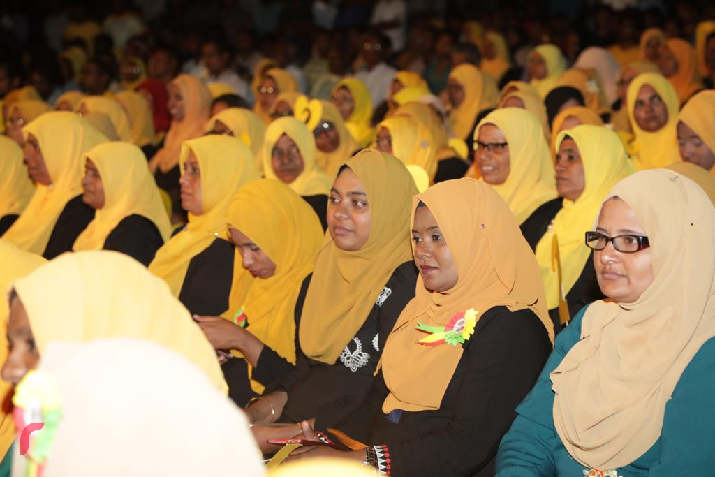 ސެޕްޓެމްބަރު 20، 2018 : ގުޅިފައިވާ ސިޔާސީ ޕާޓީތަކުން ކެމްޕެއިންގެ ފަހު ޖަލްސާއެއްގެ ގޮތުން އައްޑު ސިޓީ ހިތަދޫގައި ބޭއްވި ބޮޑު ޖަލްސާގެ ތެރެއިން