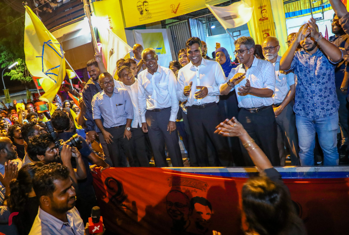 ރައީސް ޔާމީން ބަލިކުރެއްވުމަށް ފަހު އިންތިޚާބުގެ ކާމިޔާބީ ފާހަގަކުރަން އާދީއްތަ ދުވަހުގެ ރޭ އެމްޑީޕީ ހަރުގެ ކުރިމަތީގައި ބޭއްވި އެއްވުމުގައި އިންތިޚާބީ ރައީސް އިބޫ އަދި އިންތިހާބީ ނައިބު ރައީސް ފައިސަ