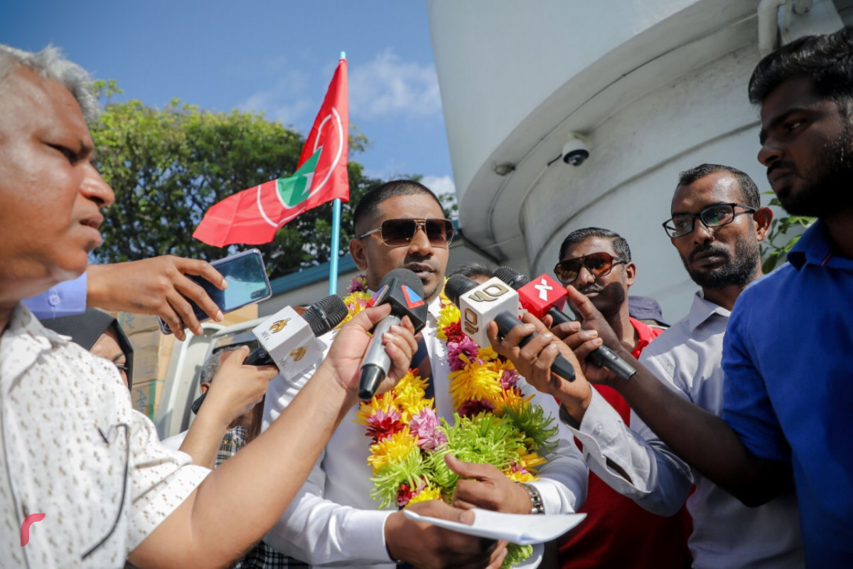 މިނިވަނެއްގެ ގޮތުގައި މަހުލޫފު ކޯޓުން ނުކުމެވަޑައިގެން ނޫސްވެރިންނާ ވާހަކަ ދައްކަވަނީ