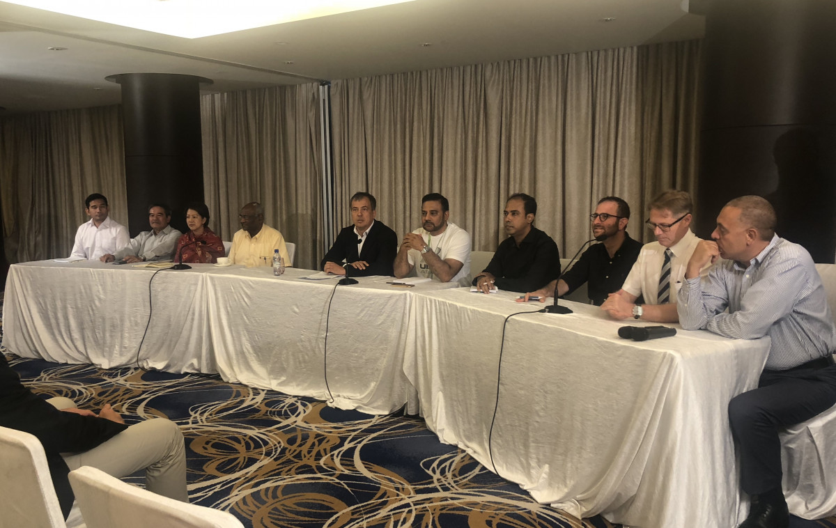 2018 ވަނަ އަހަރުގެ ރިޔާސީ އިންތިހާބުގެ ކަންތައްތައް ބެލުމަށް ރާއްޖެ ވަޑައިގެންނެވި ބޭރުގެ އޮބްޒާވަރުން ބޭއްވި ނޫސްވެރިންގެ ބައްދަލުވުމުގެ ތެރެއިން