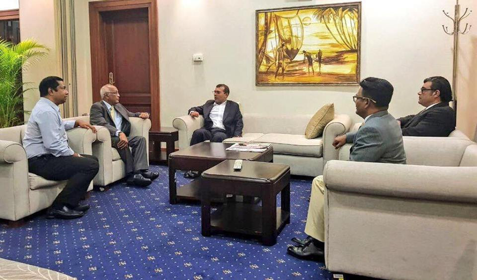 ރައީސް ނަޝީދު އިނގިރޭސިވިލާތަށް ފުރާވަޑައިގެންނެވުމަށް އެއާޕޯޓުގައި