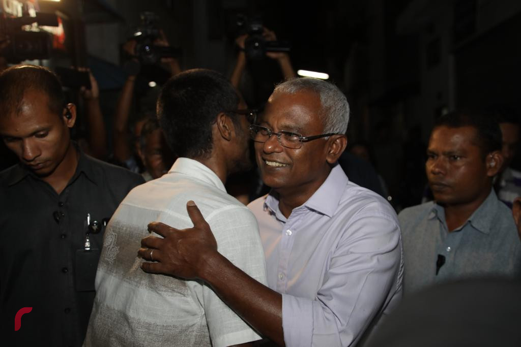 ސެޕްޓެމްބަރު 28، 2018: ރިޔާސީ އިންތިހާބު ކާމިޔާބުކުރުމާއި ގުޅިގެން މާފަންނުގައި ބޭއްވި ހަރަކާތުގައި އިންތިހާބީ ރައީސް އިބްރާހިމް މުހައްމަދު ސޯލިހުގެ ބައިވެރިވެ ވަޑައިގަންނަވަނީ