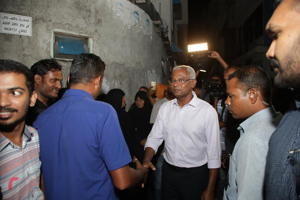 ސެޕްޓެމްބަރު 28، 2018: ރިޔާސީ އިންތިހާބު ކާމިޔާބުކުރުމާއި ގުޅިގެން މާފަންނުގައި ބޭއްވި ހަރަކާތުގައި އިންތިހާބީ ރައީސް އިބްރާހިމް މުހައްމަދު ސޯލިހުގެ ބައިވެރިވެ ވަޑައިގަންނަވަނީ