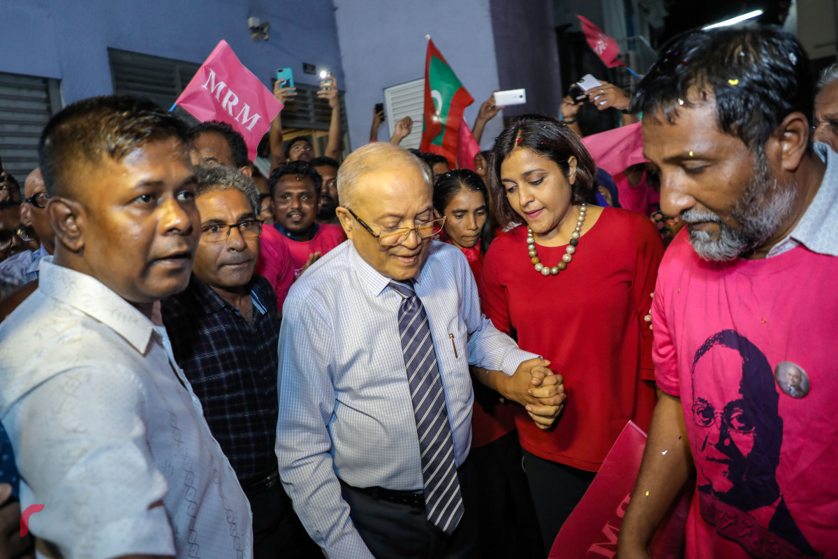 ސެޕްޓެމްބަރު 30، 2018: ކުރީގެ ރައީސް މައުމޫން އަބްދުލް ގައްޔޫމް ކަފާލާތުގެ ދަށުން ދޫކޮށްލުމުން އެންދެރިމާގެ ސަރަހައްދުގައި ސަޕޯޓަރުންނާއި ބައްދަލުކުރަށްވަނީ