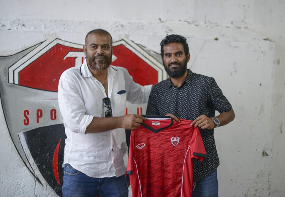 ޑޭވް އަޝްފާގް ޓީސީއަށް ސޮއިކުރި ހަފްލާގައި