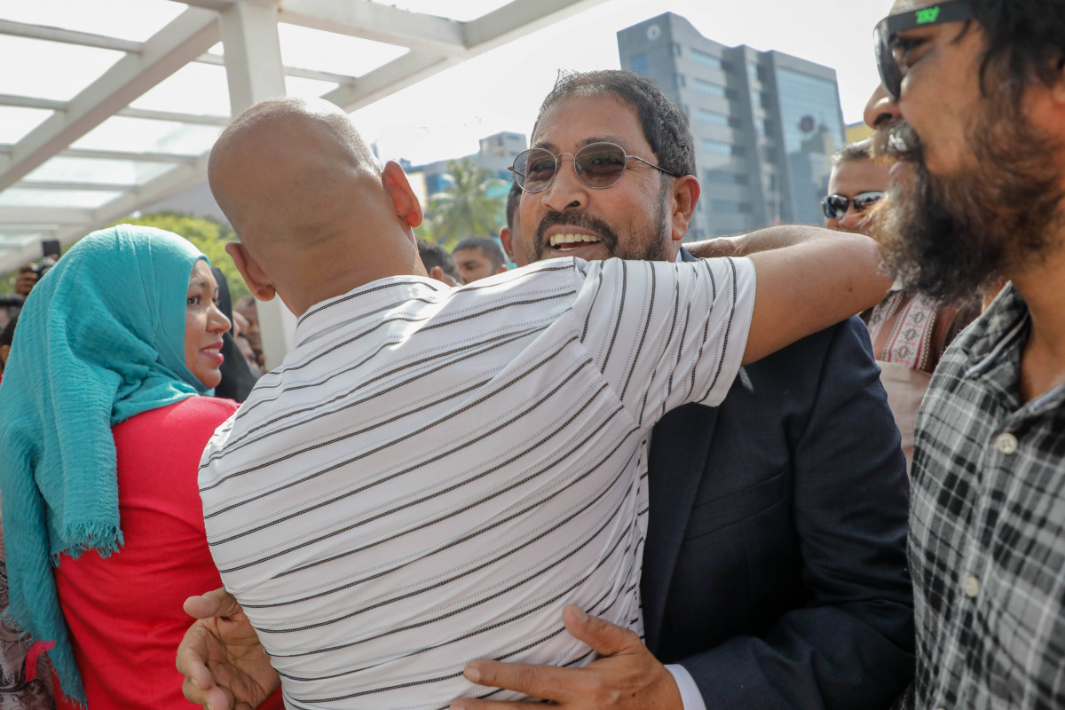 4 އޮކްޓޯބަރ 2018: ޖަލު ޙުކުމެއް ތަންފީޒުކުރައްވަމުން ބޭސްފަރުވާއަށް ރާއްޖެއިން ބޭރަށް ވަޑައިގެން ޖަރުމަނުވިލާތުގައި ގިނަ ދުވަސްތަކެއް ހޭދަ ކުރެއްވުމަށްފަހު ޤާސިމް މާލެ ވަޑައިގަތުމުން ރައްޔިތަކު ޤާސިމްއަށް މަރުހަބާ ކިޔަނީ