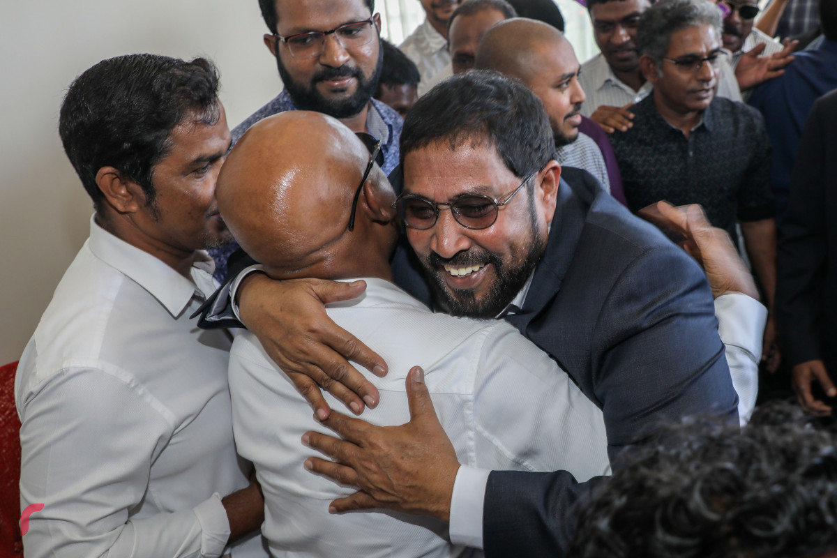 4 އޮކްޓޯބަރ 2018: ޖަލު ޙުކުމެއް ތަންފީޒުކުރައްވަމުން ބޭސްފަރުވާއަށް ރާއްޖެއިން ބޭރަށް ވަޑައިގެން ޖަރުމަނުވިލާތުގައި ގިނަ ދުވަސްތަކެއް ހޭދަ ކުރެއްވުމަށްފަހު ޤާސިމް ރާއްޖެ ވަޑައިގަތުމުން މަރުޙަބާ ކިޔަން ގޮސްތިބި ސިޔާސީ ފަރާތްތަކާއި ޤާސިމް ބައްދަލު ކުރައްވަނީ