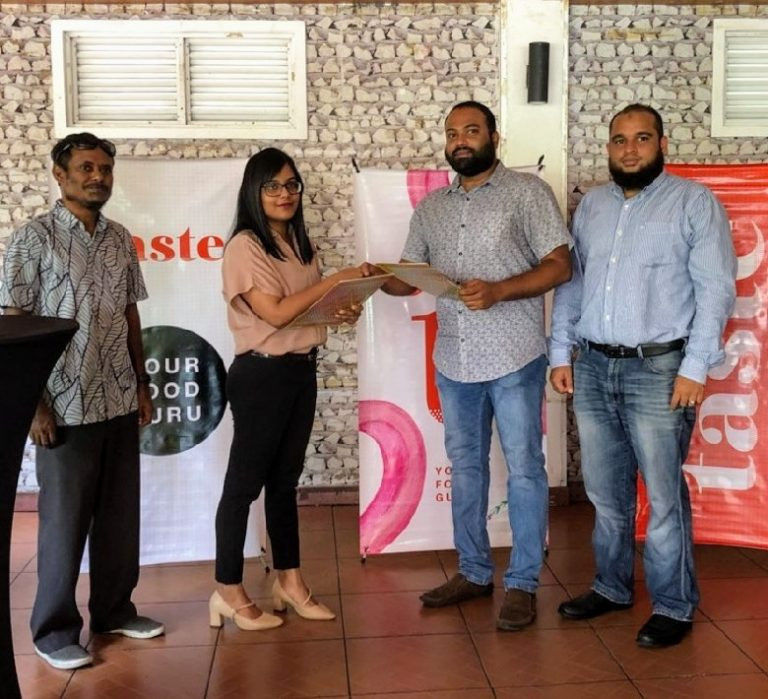 މޯލްޑިވްސް އެގްޒިބިޝަން އެންޑް ކޮންފަރެންސް ސާރވިސް ޕްރައިވެޑް ލިމިޓެޑް އާއި ޓޭސްޓް މެގަޒިން އެއްބަސްވުމުގައި ސޮއިކުރުމުގެ ރަސްމިއްޔާތު ތެރެއިން