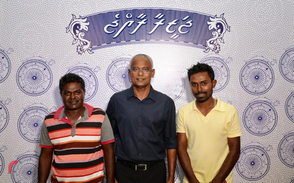 އޮކްޓޫބަރު 4، 2018: ރިޔާސީ އިންތިހާބު ކާމިޔާބުކުރުމާއި ގުޅިގެން ހެންވޭރު ރައްޔިތުންނާއިއެކު ދަރުބާރުގޭގައި ބޭއްވި އުފާފާޅުކުރުމުގެ ހަރަކާތްތަކުގެ ތެރެއިން