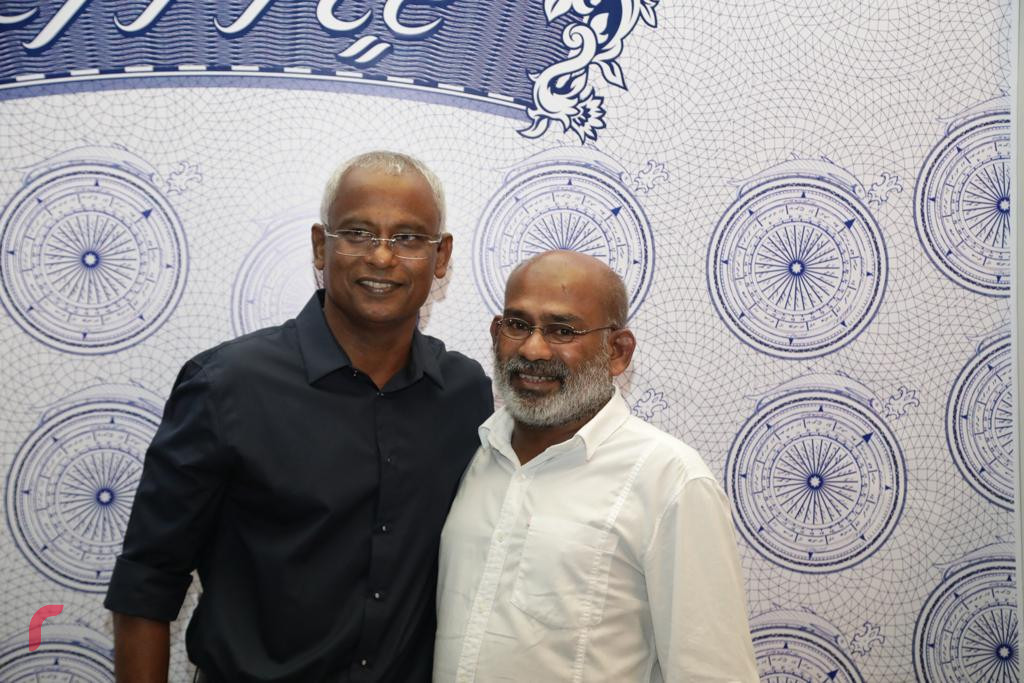 އޮކްޓޫބަރު 4، 2018: ރިޔާސީ އިންތިހާބު ކާމިޔާބުކުރުމާއި ގުޅިގެން ހެންވޭރު ރައްޔިތުންނާއިއެކު ދަރުބާރުގޭގައި ބޭއްވި އުފާފާޅުކުރުމުގެ ހަރަކާތްތަކުގެ ތެރެއިން