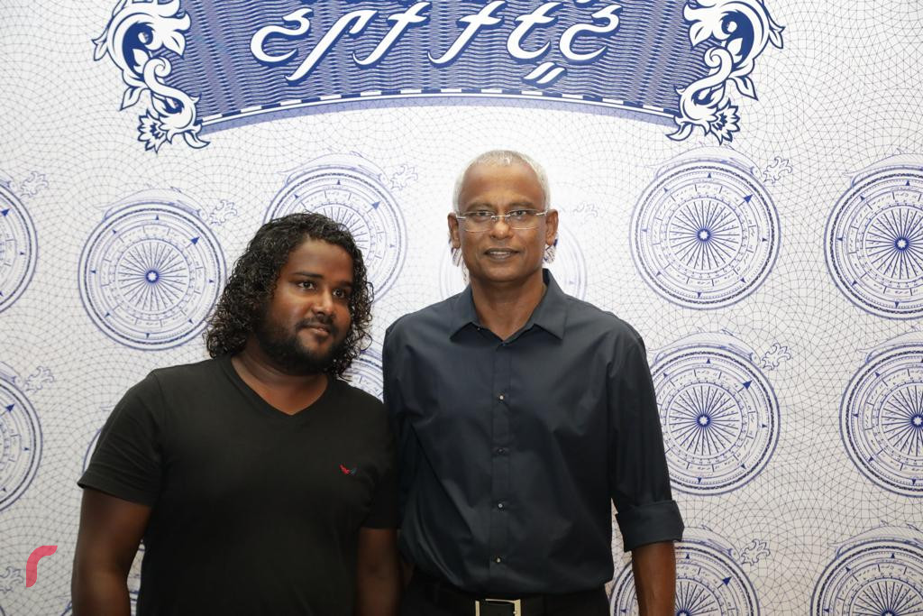 އޮކްޓޫބަރު 4، 2018: ރިޔާސީ އިންތިހާބު ކާމިޔާބުކުރުމާއި ގުޅިގެން ހެންވޭރު ރައްޔިތުންނާއިއެކު ދަރުބާރުގޭގައި ބޭއްވި އުފާފާޅުކުރުމުގެ ހަރަކާތްތަކުގެ ތެރެއިން