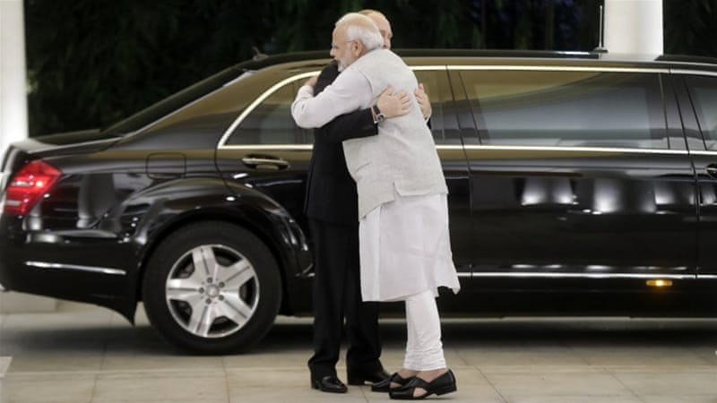 4 އޮކްޓޯބަރ 2018 ގައި ރަޝިއާގެ ރައީސް ވްލާޑިމިއަރ ޕޫޓިން އިންޑިއާއަށް ވަޑައިގަތުމުން އެ ގައުމުގެ ބޮޑުވަޒީރު ނަރެންދުރަ މޯދީ މަރުހަބާ ވިދާޅުވަނީ