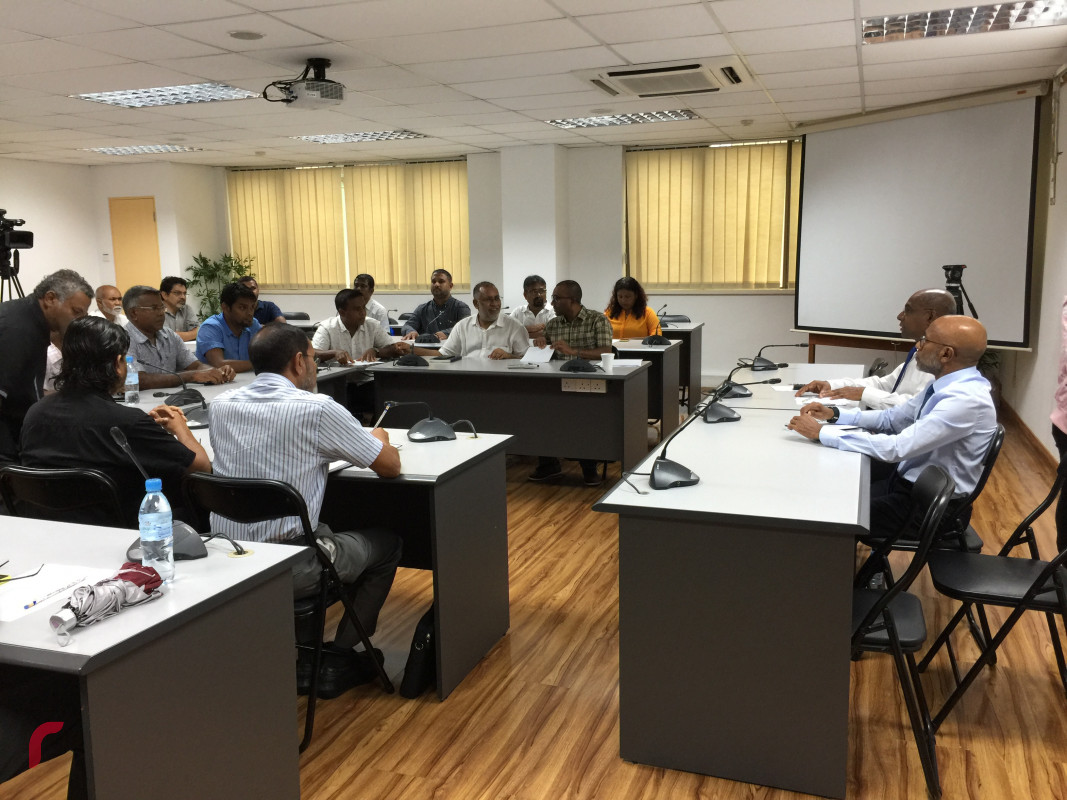 އިންތިހާބީ ރައީސް ސޯލިހުގެ ފަރާތްޕުޅުން ވެރިކަން ބަދަލުކުރުމުގެ މަރުހަލާގެ ކަންކަން ކުރިއަށް ގެންދަވާ ކޮމެޓީތަކުގެ ބައްދަލުވުމެއްގެ ތެރެއިން