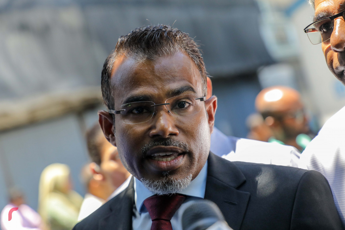 އޮކްޓޯބަރ 8، 2018: ރައްޔިތުންގެ މަޖިޅީހުގެ މެންބަރުކަން ގެއްލިފައިވާ ކަމަށް ސަރުކާރާއި ބައެއް މުއައްސަސާތަކުން ބުނެފައިވާ 12 މެންބަރުންގެ ތެރެއިން 4 މެންބަރެއްގެ މެންބަރުކަމާއި ގުޅޭގޮތުން ސުޕްރީމް ކޯޓުގައި ކުރިއަށް ގެންދިޔަ މައްސަލައިގައި މެންބަރުންގެ ޤާނޫނީ ޓީމުގައި ހިމެނިވަޑައިގަންނަވާ އަލްއުސްތާޛް އިބްރާހިމް ރިއްފަތު މީޑިއާއަށް މަޢުލޫމާތު ދެއްވަނީ