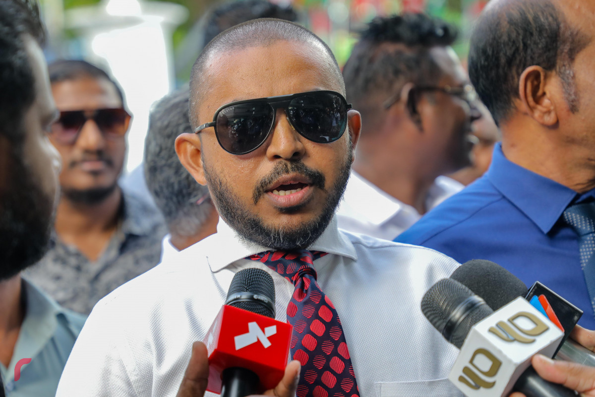 އޮކްޓޯބަރ 8، 2018: ރައްޔިތުންގެ މަޖިޅީހުގެ މެންބަރުކަން ގެއްލިފައިވާ ކަމަށް ސަރުކާރާއި ބައެއް މުއައްސަސާތަކުން ބުނެފައިވާ މަޑުއްވަރީ ދާއިރާގެ މެންބަރު މުޙައްމަދު އަމީތުގެ މެންބަރުކަން ނުގެއްލޭ ކަމަށް ސުޕްރީމް ކޯޓުން ކަނޑައެޅުމާއި ގުޅިގެން މީޑިއާ އާއި ވާހަކަފުޅު ދައްކަވަނީ