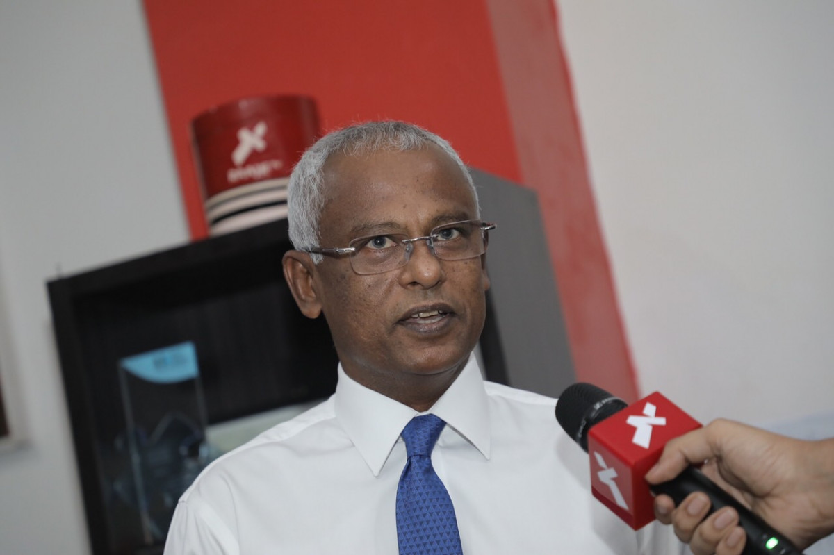 އޮކްޓޫބަރު 18، 2018: އިންތިހާބީ ރައީސް އިބްރާހީމް މުހައްމަދު ސޯލިހު ރާއްޖެ ޓީވީގެ މުވައްޒިފުންނާ ބައްދަލުކުރައްވައި މުވައްޒަފުންގެ ބުރަ މަސައްކަތް ފާހަގަކުރައްވައި ޝުކުރު އަދާކުރައްވަނީ -- ފޮޓޯ: މުހައްމަދު ޝަރުހާން / ރާއްޖެ ޓީވީ