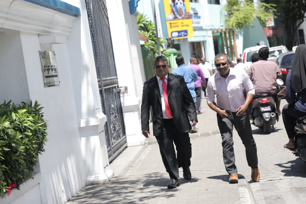 އޮކްޓޫބަރު 21، 2018: މިއަދުގެ އަޑުއެހުމަށް ގުޅިފައިވާ ޕާޓީތަކުގެ ވެރިން ވަދެވަޑައިގަންނަވަން އަންނަނީ -- ފޮޓޯ: މުހައްމަދު ޝަރުހާން / ރާއްޖެ އެމްވީ