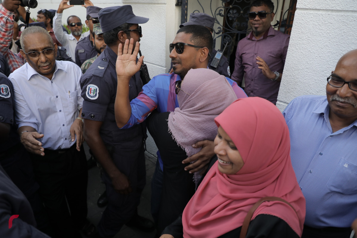 އޮކްޓޫބަރު 21. 2018: އިންތިޚާބު ބާތިލުކުރަންޖެހޭ ސަބަބެއް ނެތް ކަމަށް ސުޕްރީމް ކޯޓުން ހުކުމްކުރުމާ ގުޅިގެން ރައްޔިތުން އުފާ ފާޅުކުރަނީ -- ފޮޓޯ: މުހައްމަދު ޝަރުހާން / ރާއްޖެ އެމްވީ