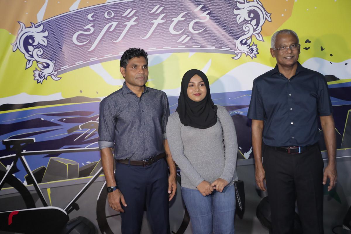 އޮކްޓޫބަރު 23، 2018: ރިޔާސީ އިންތިޚާބުގައި ގުޅިފައިވާ ޕާޓީތަކަށް ލިބުނު ކާމިޔާބީ ފާހަގަކުރަން މައްޗަންގޯޅި ރައްޔިތުން ކާމިނީމަގު ސަރަހައްދުގައި ކުރިއަށްގެންދިޔަ ހަރަކާތުގެ ތެރެއިން. މި ހަރަކާތުގައި ކޯލިޝަންއަށް ސަޕޯޓްކުރާ ގިނަ އަދަދެއްގެ ފަރާތްތަކުން ވަނީ ބައިވެރިވެފައި -- ފޮޓޯ: މުހައްމަދު ޝަރުހާން / ރާއްޖެ އެމްވީ