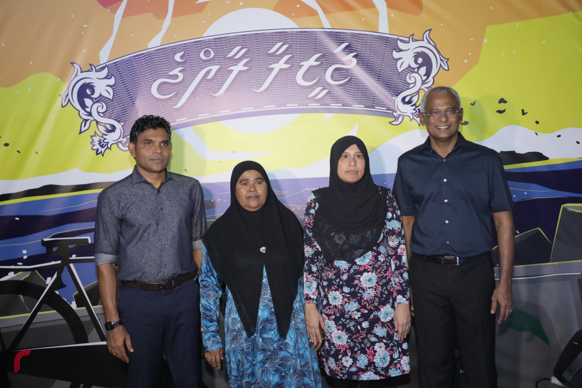 އޮކްޓޫބަރު 23، 2018: ރިޔާސީ އިންތިޚާބުގައި ގުޅިފައިވާ ޕާޓީތަކަށް ލިބުނު ކާމިޔާބީ ފާހަގަކުރަން މައްޗަންގޯޅި ރައްޔިތުން ކާމިނީމަގު ސަރަހައްދުގައި ކުރިއަށްގެންދިޔަ ހަރަކާތުގެ ތެރެއިން. މި ހަރަކާތުގައި ކޯލިޝަންއަށް ސަޕޯޓްކުރާ ގިނަ އަދަދެއްގެ ފަރާތްތަކުން ވަނީ ބައިވެރިވެފައި -- ފޮޓޯ: މުހައްމަދު ޝަރުހާން / ރާއްޖެ އެމްވީ