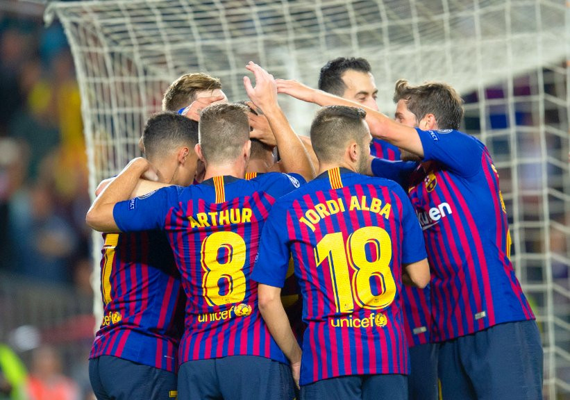 ބާސާ ކުޅުންތެރިން އުފާ ފާޅުކުރަނީ