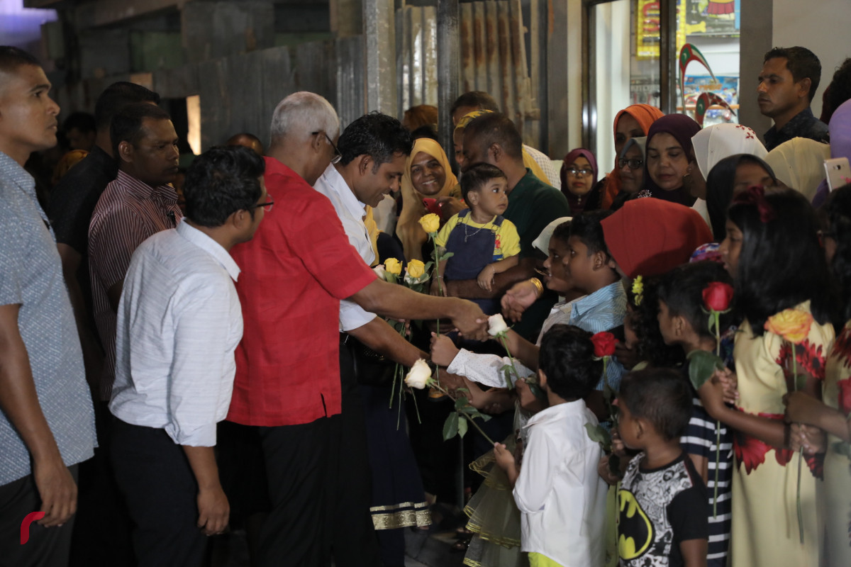 އޮކްޓޫބަރު 27، 2018: ރިޔާސީ އިންތިޚާބުގައި ގުޅިފައިވާ ޕާޓީތަކަށް ލިބުނު ކާމިޔާބީ ފާހަގަކުރަން މާފަންނު އުތުރު ރައްޔިތުންނާއިއެކު ކުރިއަށްގެންދިޔަ ހަރަކާތުގެ ތެރެއިން. މި ހަރަކާތުގައި ކޯލިޝަންއަށް ސަޕޯޓްކުރާ ގިނަ އަދަދެއްގެ ފަރާތްތަކުން ވަނީ ބައިވެރިވެފައި -- ފޮޓޯ: މުހައްމަދު ޝަރުހާން / ރާއްޖެ އެމްވީ