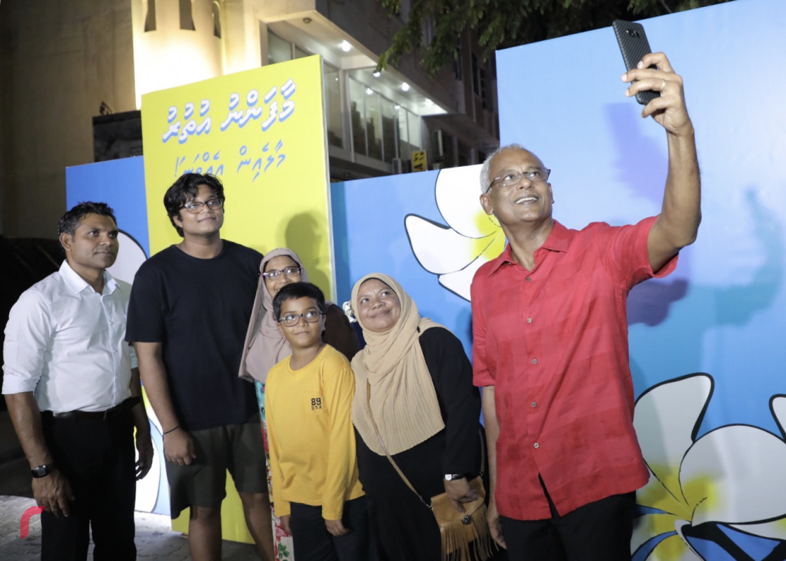 އޮކްޓޫބަރު 27، 2018: ރިޔާސީ އިންތިޚާބުގައި ގުޅިފައިވާ ޕާޓީތަކަށް ލިބުނު ކާމިޔާބީ ފާހަގަކުރަން މާފަންނު އުތުރު ރައްޔިތުންނާއިއެކު ކުރިއަށްގެންދިޔަ ހަރަކާތުގެ ތެރެއިން. މި ހަރަކާތުގައި ކޯލިޝަންއަށް ސަޕޯޓްކުރާ ގިނަ އަދަދެއްގެ ފަރާތްތަކުން ވަނީ ބައިވެރިވެފައި -- ފޮޓޯ: މުހައްމަދު ޝަރުހާން / ރާއްޖެ އެމްވީ